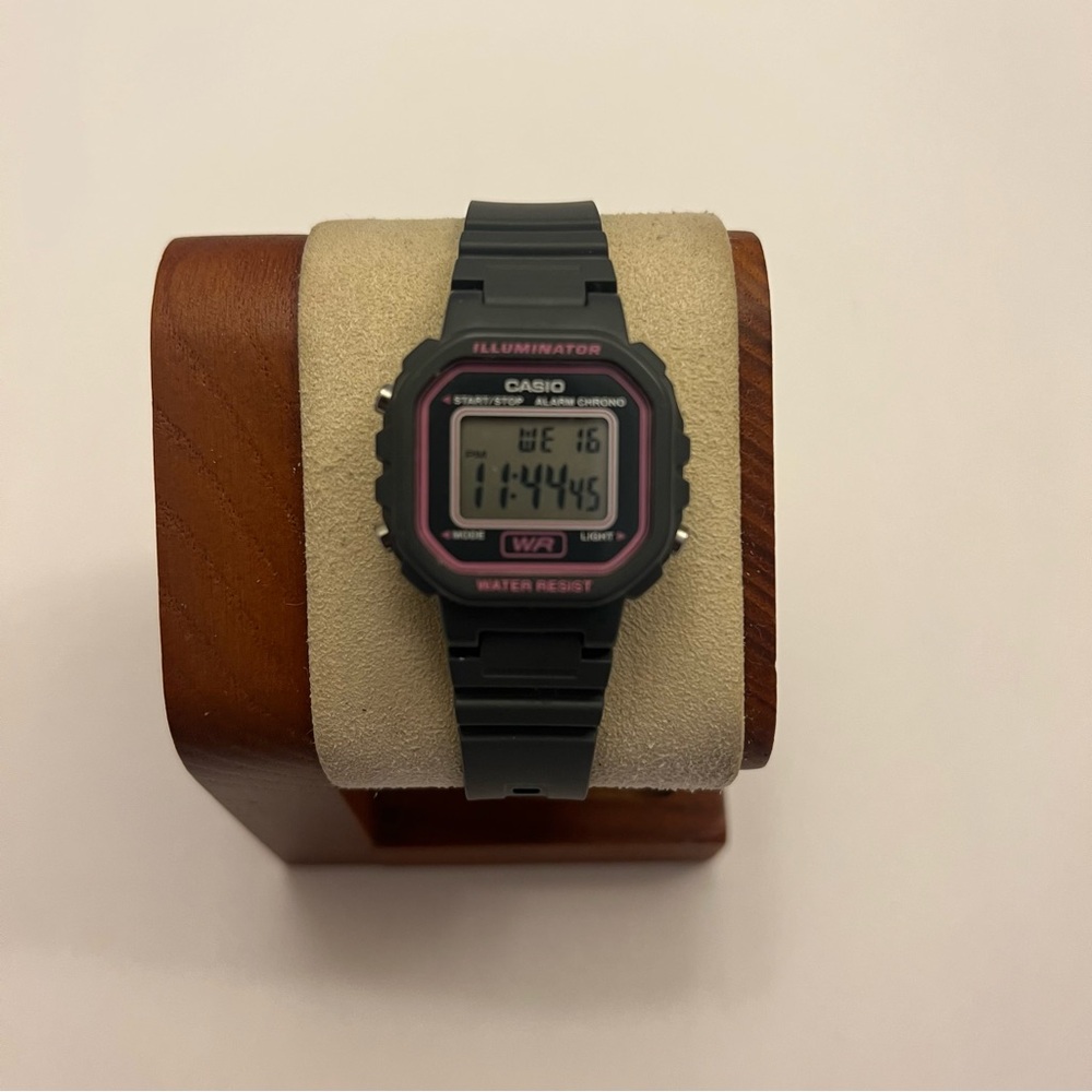 Casio Women's‎ LA20WH-8A Classic Digital Watch Gray and Pink